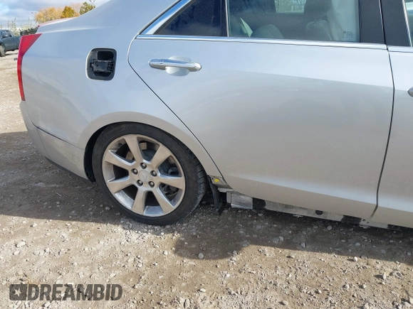 2015 Cadillac ATS Luxury RWD z VIN 1G6AB5RXXF0123831, wystawiony jako IAAI lot #40754245 z przebiegiem Nie podano mil oraz . Historia ofert i sprzedaży dostępna na DreamBid. Obrazek 6.