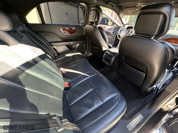 2017 Lincoln Continental Livery with VIN 1LN6L9UK9H5617828, listed as a Copart auction lot 81454764 with 236,983 mi miles and Clean Title. Bid and sale history available at carsss.com. Image 6.