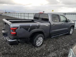 2023 Nissan Frontier SV with VIN 1N6ED1FK4PN631238, listed as a Copart auction lot 43640525 with 26,974 mi miles and Salvage Title. Bid and sale history available at carsss.com. Image 3.