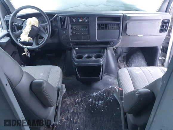 2004 Chevrolet Express Cargo z VIN 1GCFG15T541200774, wystawiony jako Copart lot #41774565 z przebiegiem Nie podano mil oraz Czysty tytuł • Clean title. Historia ofert i sprzedaży dostępna na DreamBid. Obrazek 8.