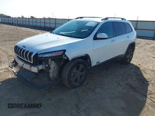 2016 Jeep Cherokee Latitude z VIN 1C4PJMCS0GW277030, wystawiony jako IAAI lot #40807423 z przebiegiem 189 503 mil mil oraz . Historia ofert i sprzedaży dostępna na DreamBid. Obrazek 17.