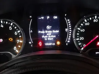 2017 Jeep Renegade Altitude с VIN ZACCJBBB8HPE65619, выставлен на аукционе IAAI как лот 42509226 с пробегом 122 461 миль миль и . История ставок и продаж доступна на DreamBid. Изображение 7.