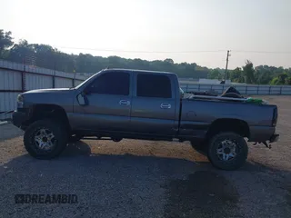 2004 GMC Sierra 2500HD Work Truck z VIN 1GTHK23294F184167, wystawiony jako IAAI lot #42321769 z przebiegiem 234 612 mil mil oraz . Historia ofert i sprzedaży dostępna na DreamBid. Obrazek 14.
