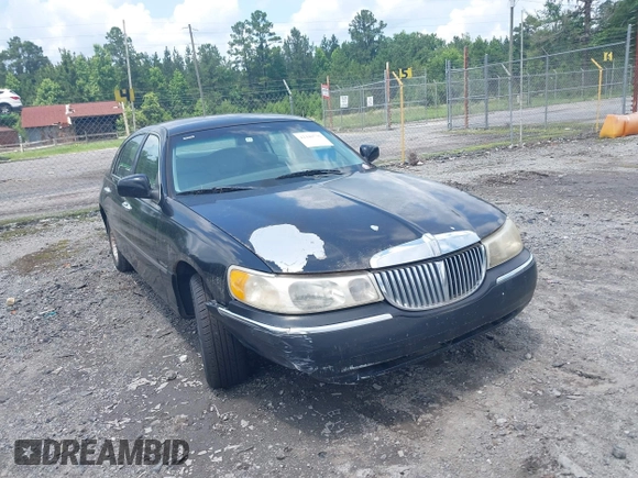 1999 Lincoln Town Car Executive z VIN 1LNHM81W9XY684966, wystawiony jako IAAI lot #42448736 z przebiegiem 175 698 mil mil oraz . Historia ofert i sprzedaży dostępna na DreamBid. Obrazek 1.