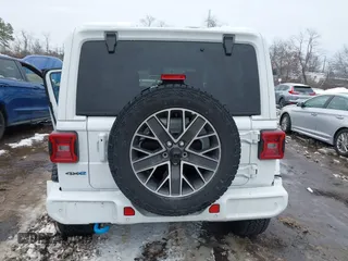 2024 Jeep Wrangler High Altitude z VIN 1C4RJXU66RW174919, wystawiony jako IAAI lot #41563619 z przebiegiem 4 133 mil mil oraz . Historia ofert i sprzedaży dostępna na DreamBid. Obrazek 16.