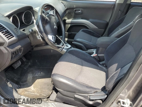 2010 Mitsubishi Outlander XLS z VIN JA4JS4AX2AZ014121, wystawiony jako Copart lot #56403435 z przebiegiem 119 121 mil mil oraz Nie do naprawy • Non repairable. Historia ofert i sprzedaży dostępna na DreamBid. Obrazek 7.