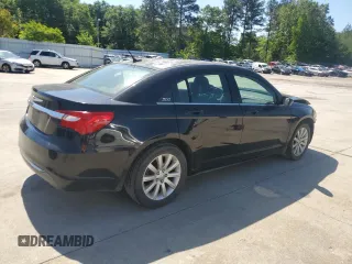 2014 Chrysler 200 Touring z VIN 1C3CCBBB2EN192454, wystawiony jako Copart lot #54772005 z przebiegiem 120 893 mil mil oraz Szkody całkowita. Historia ofert i sprzedaży dostępna na DreamBid. Obrazek 3.