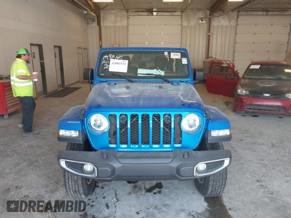 2020 Jeep Gladiator Sport S with VIN 1C6HJTAG8LL193845, listed as a IAAI auction lot 42085533 with 121,134 mi miles. Bid and sale history available at carsss.com. Image 12.