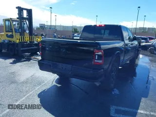 2022 Ram 2500 Laramie z VIN 3C6UR5FL2NG377414, wystawiony jako IAAI lot #41492443 z przebiegiem 100 477 mil mil oraz . Historia ofert i sprzedaży dostępna na DreamBid. Obrazek 4.