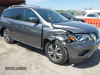 2018 Nissan Pathfinder SL z VIN 5N1DR2MN8JC659125, wystawiony jako IAAI lot #42033651 z przebiegiem 120 934 mil mil oraz . Historia ofert i sprzedaży dostępna na DreamBid. Obrazek 1.