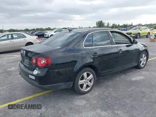 2008 Volkswagen Jetta SE с VIN 3VWRZ71K68M077189, выставлен на аукционе IAAI как лот 42061992 с пробегом Не указан миль и . История ставок и продаж доступна на DreamBid. Изображение 4.