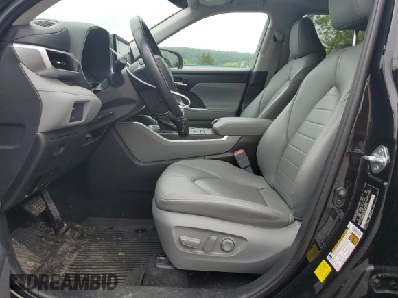 2021 Toyota Highlander XLE with VIN 5TDGZRBH9MS106817, listed as a Copart auction lot 58794845 with 57,365 mi miles and Salvage title. Bid and sale history available at DreamBid. Image 7.