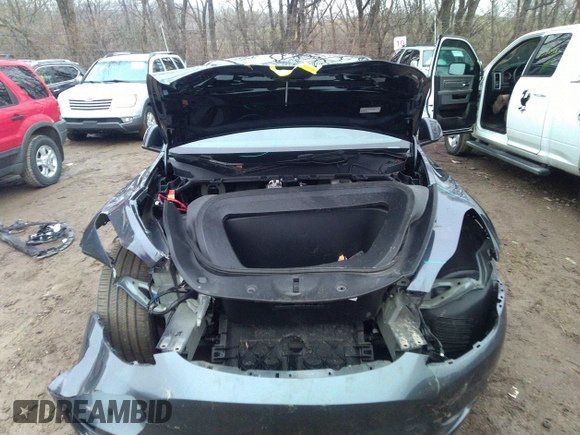 2024 Tesla Model Y Long Range z VIN 7SAYGDEE7RA214802, wystawiony jako IAAI lot #41118623 z przebiegiem 12 336 mil mil oraz . Historia ofert i sprzedaży dostępna na DreamBid. Obrazek 12.