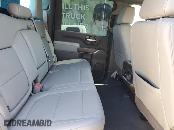 2022 GMC Sierra 3500HD SLT z VIN 1GT49UEY5NF360897, wystawiony jako Copart lot #47723514 z przebiegiem 8272 mil mil oraz Szkody całkowita. Historia ofert i sprzedaży dostępna na DreamBid. Obrazek 6.