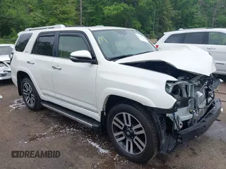 2017 Toyota 4Runner SR5 z VIN JTEBU5JR7H5481737, wystawiony jako IAAI lot #42190531 z przebiegiem 29 583 mil mil oraz . Historia ofert i sprzedaży dostępna na DreamBid. Obrazek 1.