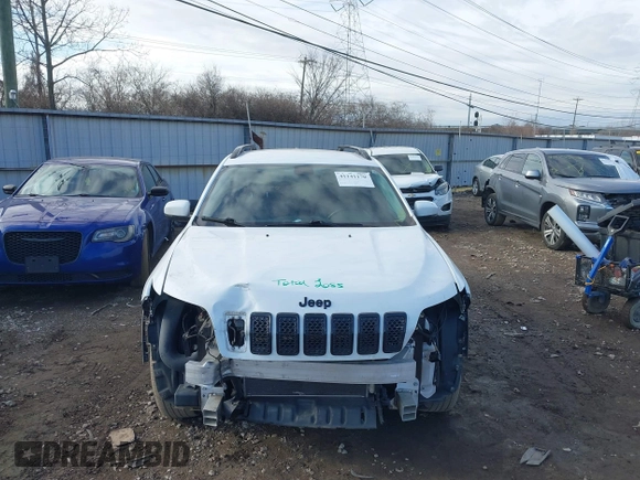 2020 Jeep Cherokee Altitude with VIN 1C4PJMLX0LD501883, listed as a IAAI auction lot 41141170 with 134,071 mi miles. Bid and sale history available at carsss.com. Image 13.