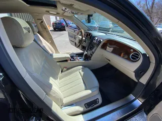 2008 Bentley Flying Spur z VIN SCBBR93W98C055885, wystawiony jako Copart lot #59016705 z przebiegiem 81 286 mil mil oraz Czysty tytuł • Clean title. Historia ofert i sprzedaży dostępna na DreamBid. Obrazek 5.