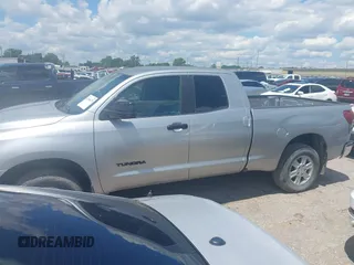 2008 Toyota Tundra z VIN 5TFRV54158X060478, wystawiony jako IAAI lot #42246179 z przebiegiem 21 584 mil mil oraz . Historia ofert i sprzedaży dostępna na DreamBid. Obrazek 14.