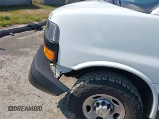 2020 Chevrolet Express Cargo z VIN 1GCWGAFGXL1276698, wystawiony jako IAAI lot #42406833 z przebiegiem 63 143 mil mil oraz . Historia ofert i sprzedaży dostępna na DreamBid. Obrazek 20.