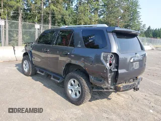 2018 Toyota 4Runner SR5 z VIN JTEBU5JR7J5490718, wystawiony jako IAAI lot #42551721 z przebiegiem 111 237 mil mil oraz . Historia ofert i sprzedaży dostępna na DreamBid. Obrazek 3.