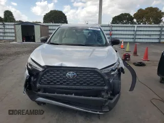 2023 Toyota Corolla Cross L z VIN 7MUAAAAG8PV043744, wystawiony jako Copart lot #47469395 z przebiegiem 84 015 mil mil oraz Nie do naprawy • Non repairable. Historia ofert i sprzedaży dostępna na DreamBid. Obrazek 5.