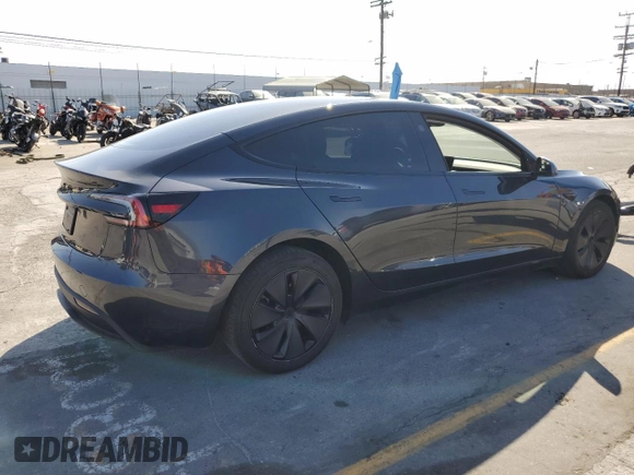 2024 Tesla Model 3 z VIN 5YJ3E1EA1RF736188, wystawiony jako Copart lot #57891625 z przebiegiem 9128 mil mil oraz Szkody całkowita. Historia ofert i sprzedaży dostępna na DreamBid. Obrazek 3.