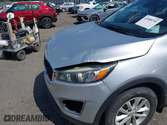 2017 Kia Sorento LX with VIN 5XYPG4A37HG243532, listed as a IAAI auction lot 42088741 with 171,350 mi miles. Bid and sale history available at carsss.com. Image 6.