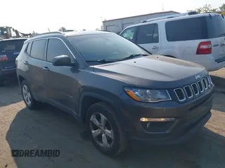 2017 Jeep Compass Latitude with VIN 3C4NJDBB5HT641152, listed as a IAAI auction lot 40330620 with 116,809 mi miles. Bid and sale history available at carsss.com. Image 1.