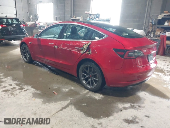 2020 Tesla Model 3 Standard Range Plus z VIN 5YJ3E1EA2LF705670, wystawiony jako IAAI lot #41572352 z przebiegiem 99 980 mil mil oraz . Historia ofert i sprzedaży dostępna na DreamBid. Obrazek 3.