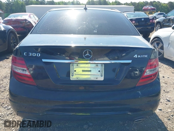 2013 Mercedes-Benz C 300 Sport z VIN WDDGF8AB3DG123189, wystawiony jako IAAI lot #42201267 z przebiegiem 127 315 mil mil oraz . Historia ofert i sprzedaży dostępna na DreamBid. Obrazek 16.