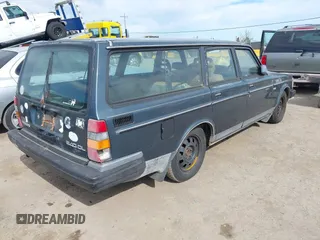 1990 Volvo 240 z VIN YV1AA8854L1871654, wystawiony jako IAAI lot #42004030 z przebiegiem 393 708 mil mil oraz . Historia ofert i sprzedaży dostępna na DreamBid. Obrazek 4.