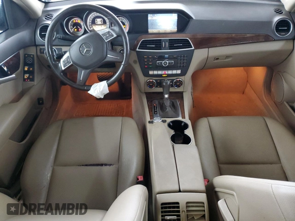 2012 Mercedes-Benz C 250 Sport z VIN WDDGF4HB7CA598084, wystawiony jako Copart lot #57668635 z przebiegiem Nie podano mil oraz Szkoda całkowita • Salvage title. Historia ofert i sprzedaży dostępna na DreamBid. Obrazek 8.