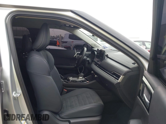 2025 Mitsubishi Outlander SEL z VIN JA4J3VA81SZ015726, wystawiony jako IAAI lot #42392744 z przebiegiem 4 004 mil mil oraz . Historia ofert i sprzedaży dostępna na DreamBid. Obrazek 5.