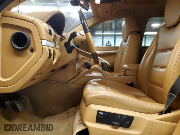 2006 Porsche Cayenne Turbo z VIN WP1AC29P06LA92028, wystawiony jako Copart lot #84253554 z przebiegiem 147 440 mil mil oraz Czysty tytuł • Clean title. Historia ofert i sprzedaży dostępna na DreamBid. Obrazek 7.