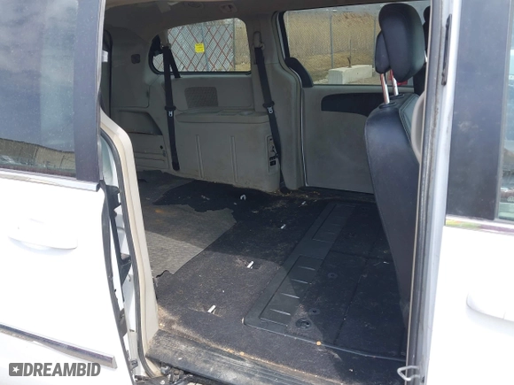 2014 Chrysler Town & Country Touring with VIN 2C4RC1BG4ER404320, listed as a IAAI auction lot 42075325 with 233,018 mi miles. Bid and sale history available at carsss.com. Image 8.