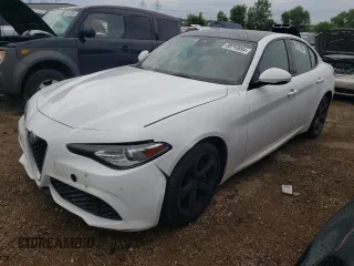 2017 Alfa Romeo Giulia with VIN ZARFAEDN1H7537124, listed as a Copart auction lot 60712894 with 44,526 mi miles and Clean title. Bid and sale history available at DreamBid. Image 1.