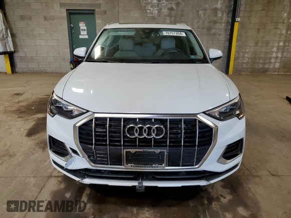 2022 Audi Q3 Premium with VIN WA1AUCF39N1047969, listed as a Copart auction lot 70757204 with 30,800 mi miles and Salvage Title. Bid and sale history available at carsss.com. Image 5.