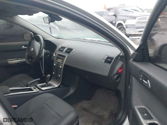 2009 Volvo S40 2.4L with VIN YV1MS382292458444, listed as a IAAI auction lot 42017377 with 152,405 mi miles. Bid and sale history available at carsss.com. Image 5.