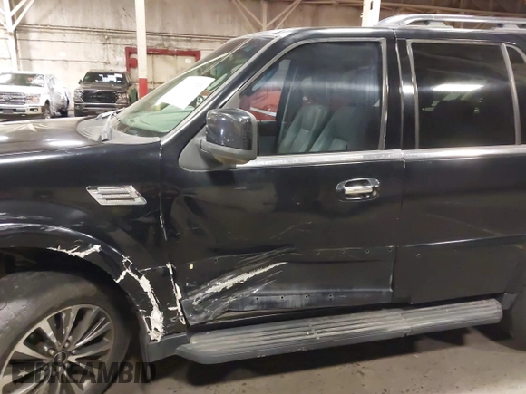 2005 Lincoln Navigator Luxury with VIN 5LMFU28545LJ01079, listed as a IAAI auction lot 41566735 with 217,878 mi miles. Bid and sale history available at carsss.com. Image 20.