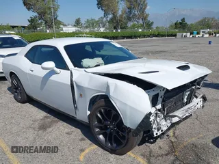 2021 Dodge Challenger R/T Scat Pack z VIN 2C3CDZFJ5MH530752, wystawiony jako IAAI lot #42134977 z przebiegiem 45 338 mil mil oraz . Historia ofert i sprzedaży dostępna na DreamBid. Obrazek 1.