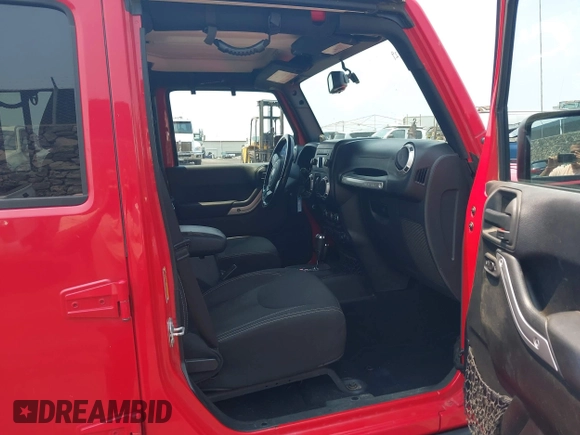 2014 Jeep Wrangler Unlimited Rubicon with VIN 1C4BJWFG0EL326979, listed as a IAAI auction lot 41913129 with 118,548 mi miles and . Bid and sale history available at DreamBid. Image 5.