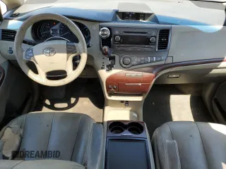 2012 Toyota Sienna XLE with VIN 5TDDK3DC0CS041425, listed as a Copart auction lot 60286305 with 214,634 mi miles and Salvage title. Bid and sale history available at DreamBid. Image 8.