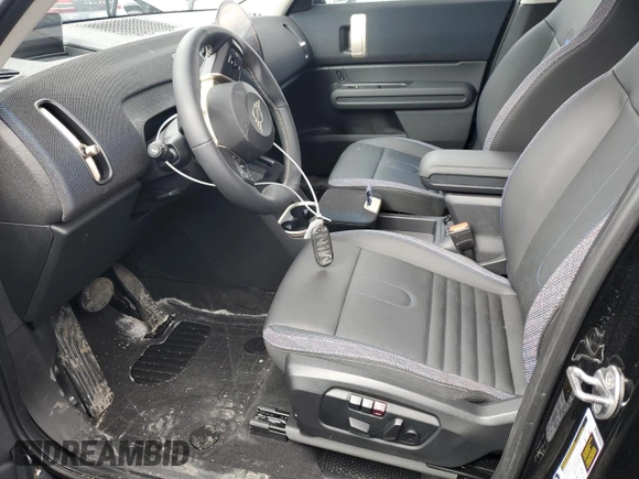2025 MINI Countryman S with VIN WMZ23GA00S7P60432, listed as a Copart auction lot 53447665 with 6,456 mi miles and Salvage title. Bid and sale history available at DreamBid. Image 7.