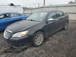 2013 Chrysler 200 Limited z VIN 1C3CCBCG8DN504558, wystawiony jako Copart lot #60183465 z przebiegiem 141 243 mil mil oraz Czysty tytuł • Clean title. Historia ofert i sprzedaży dostępna na DreamBid. Obrazek 1.