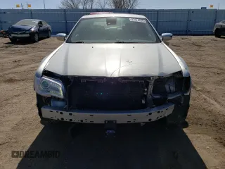 2019 Chrysler 300 Limited with VIN 2C3CCAKG9KH591128, listed as a Copart auction lot 47474235 with 98,024 mi miles and Salvage Title. Bid and sale history available at carsss.com. Image 5.