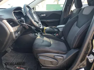 2014 Jeep Cherokee Latitude z VIN 1C4PJMCBXEW284645, wystawiony jako Copart lot #58838355 z przebiegiem 131 631 mil mil oraz Szkoda całkowita • Salvage title. Historia ofert i sprzedaży dostępna na DreamBid. Obrazek 7.