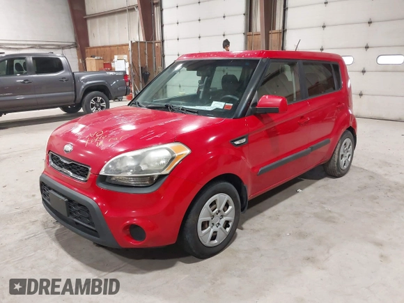 2013 Kia Soul with VIN KNDJT2A57D7606670, listed as a IAAI auction lot 42058355 with 178,057 mi miles. Bid and sale history available at carsss.com. Image 2.