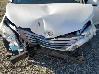 2017 Toyota Sienna XLE Auto Access Seat with VIN 5TDYZ3DC2HS791896, listed as a Copart auction lot 49890665 with 68,027 mi miles and Salvage Title. Bid and sale history available at carsss.com. Image 14.