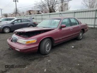 1996 Mercury Grand Marquis GS z VIN 2MELM74W1TX635323, wystawiony jako Copart lot #53141755 z przebiegiem 176 944 mil mil oraz Szkoda całkowita • Salvage title. Historia ofert i sprzedaży dostępna na DreamBid. Obrazek 1.