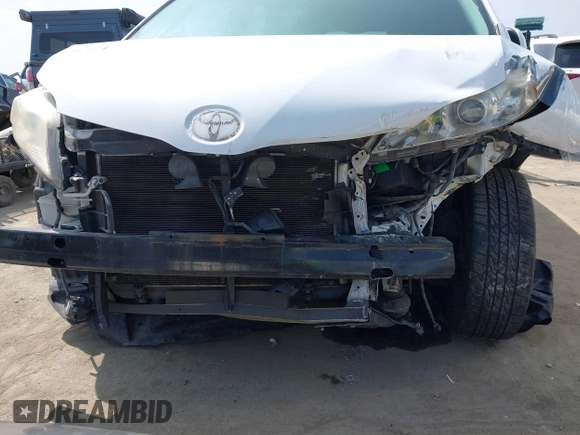 2014 Toyota Sienna XLE z VIN 5TDYK3DC7ES461445, wystawiony jako IAAI lot #42003360 z przebiegiem 153 404 mil mil oraz . Historia ofert i sprzedaży dostępna na DreamBid. Obrazek 6.